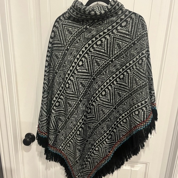 Poncho - Picture 5 of 5